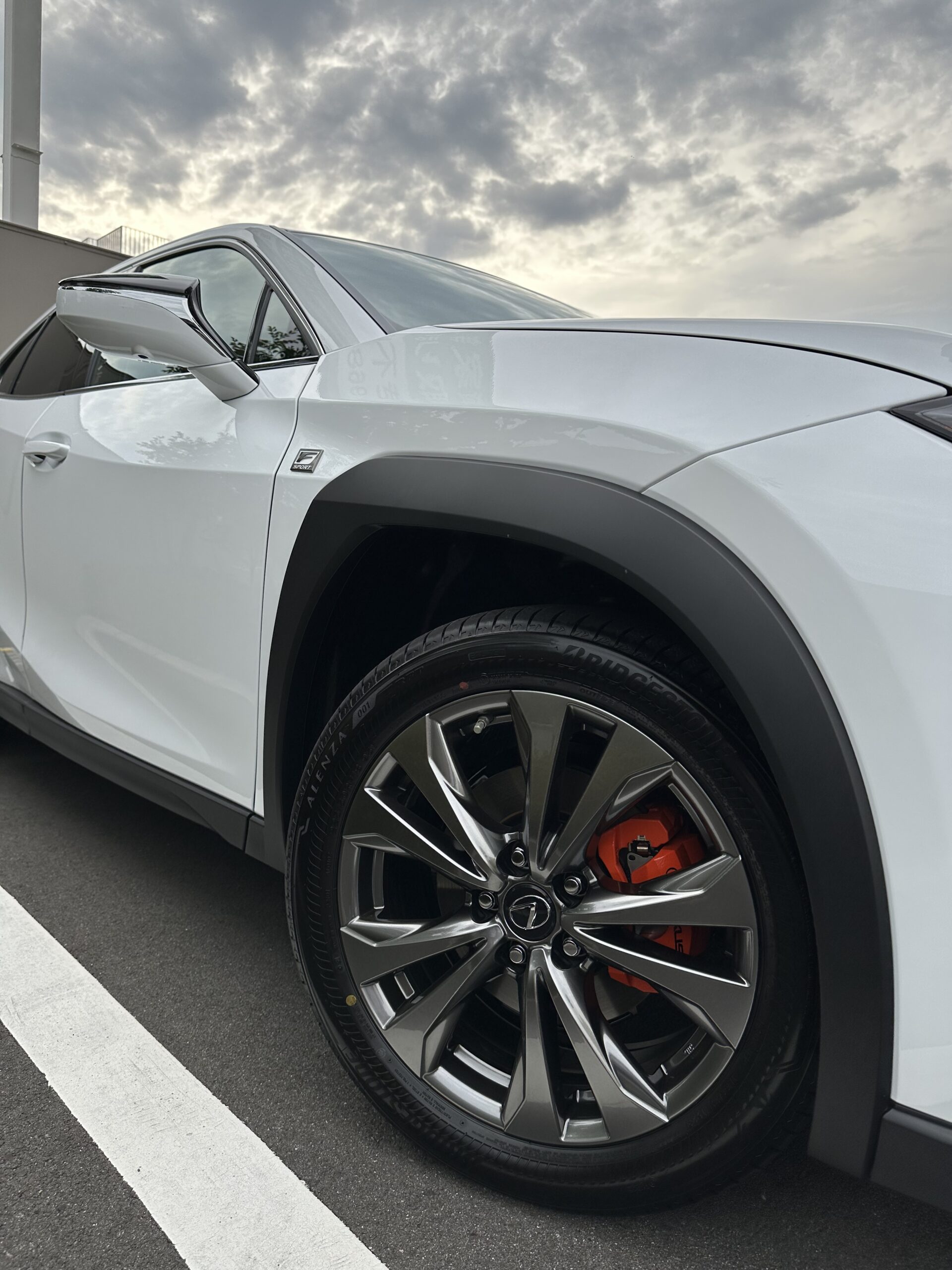 レクサスUX250h Fスポーツ 18インチホイール