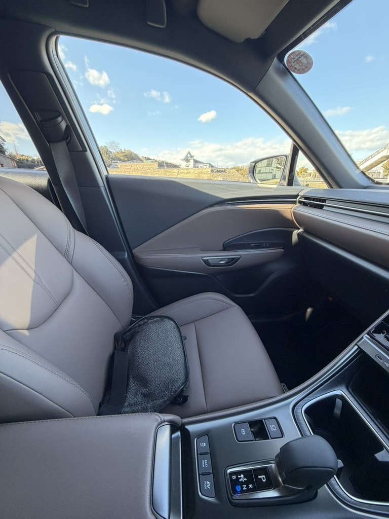 レクサスLBX 前席内装・質感