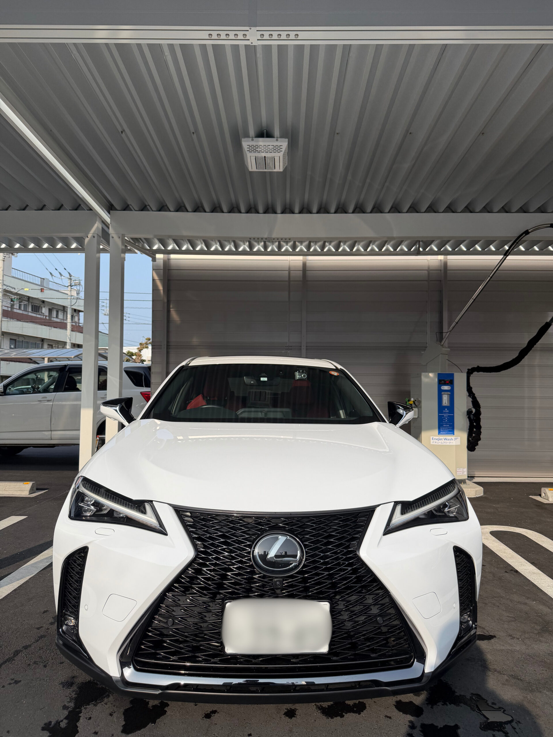 ガラコ施工後のレクサスUX Fスポーツ フロントビュー