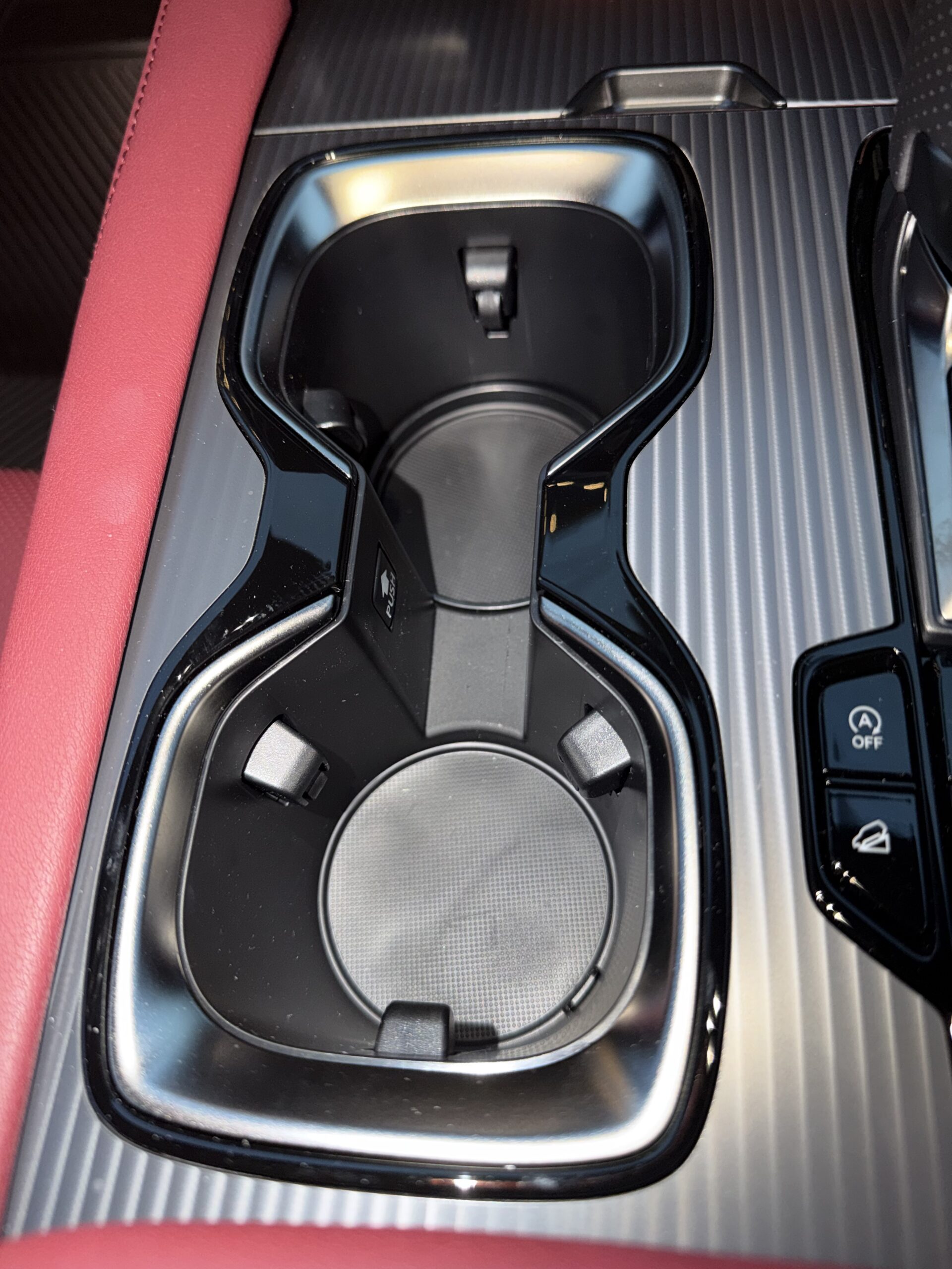 新型RX350のカップホルダー 装着前