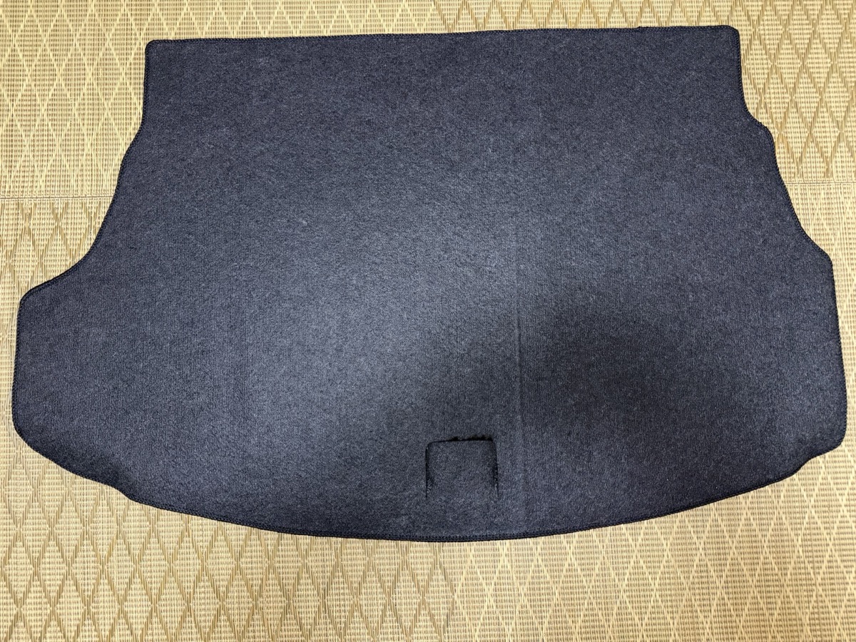 レクサスUX ラゲージマット パイルの質感