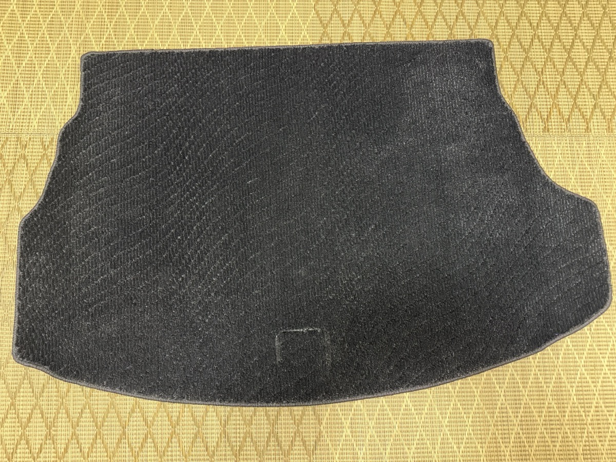 レクサスUX ラゲージマット パイル面のアップ