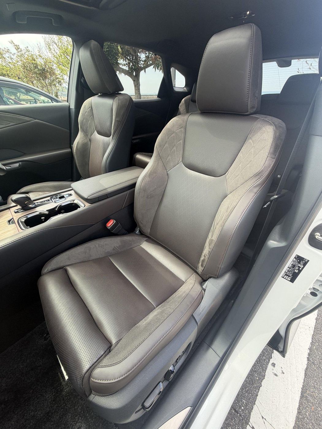 新型RX350h バージョンL フロントシート ダークセピア