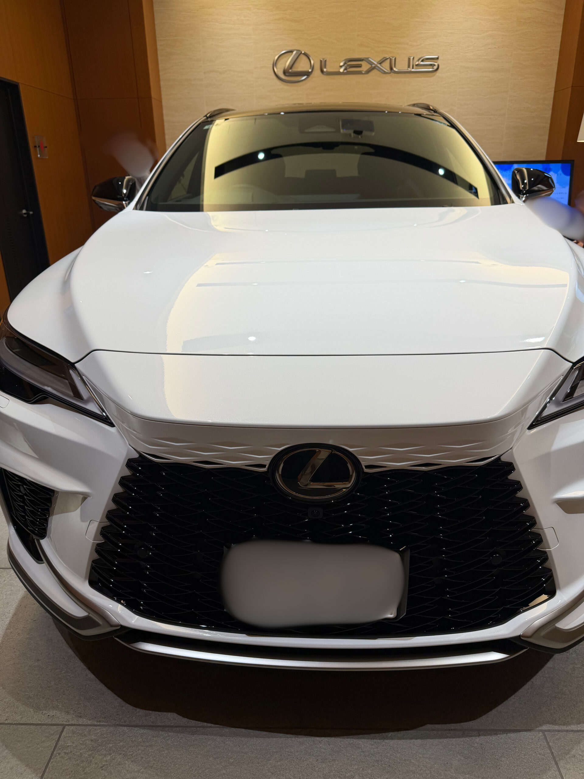 レクサスRX350 Fスポーツ ショールームでの納車