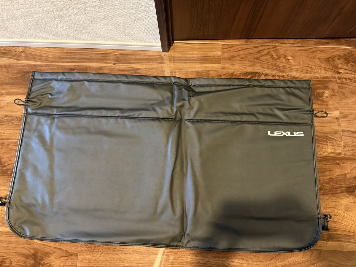 レクサス純正バックドアオープニングガードをひろげた状態