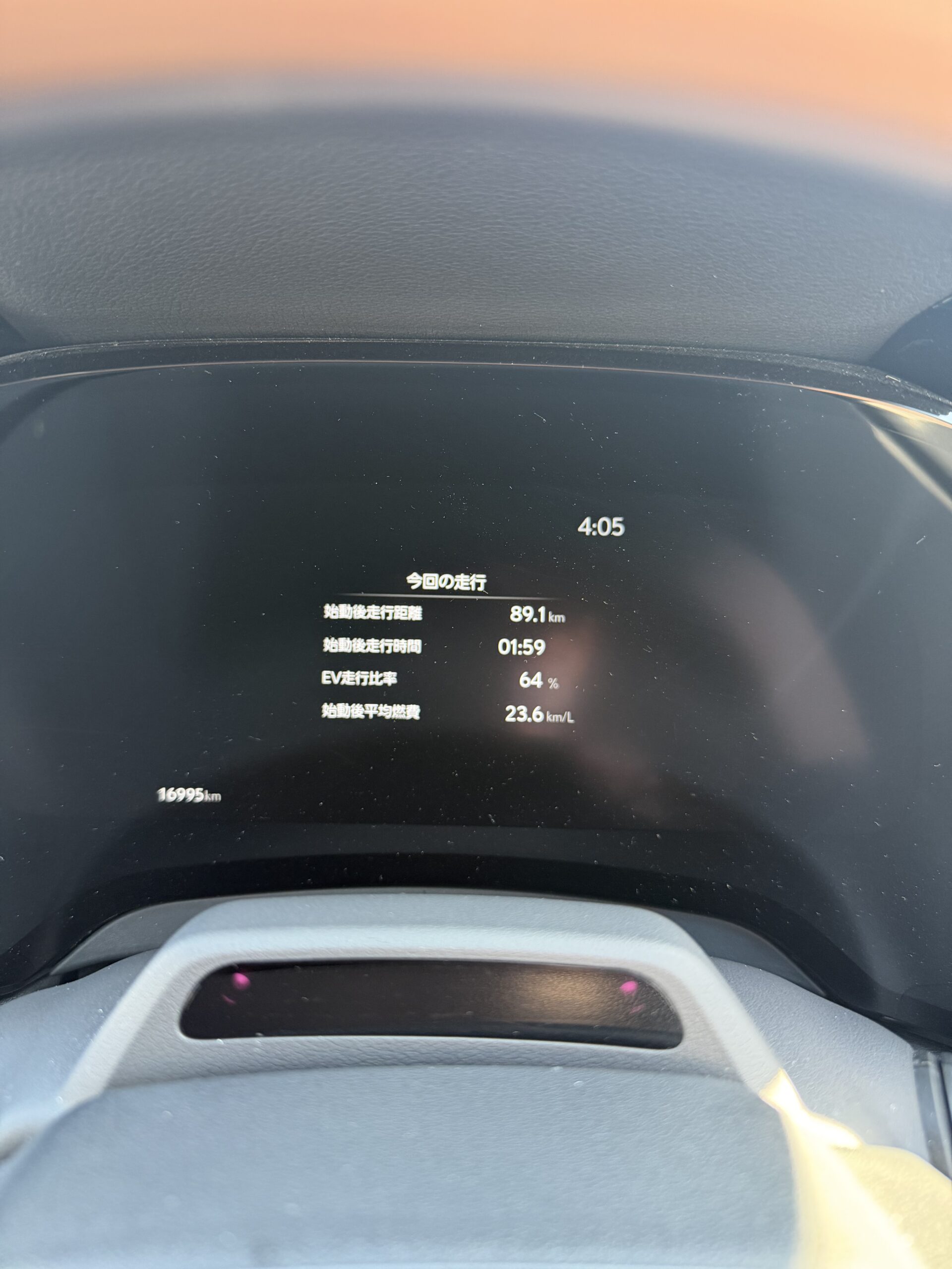 RX350h バージョンL AWD のメーター画面。短期走行距離89.1km、短期走行時間1時間59分、EV走行比率64%、短期平均燃費23.6km/L