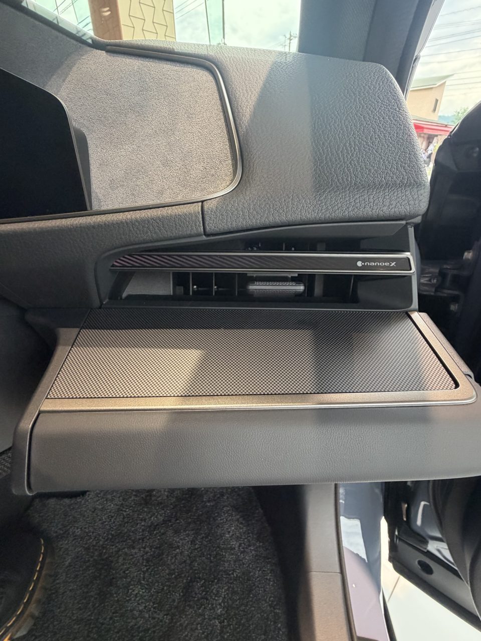 新型レクサスES 面発光 加飾 スピーカー