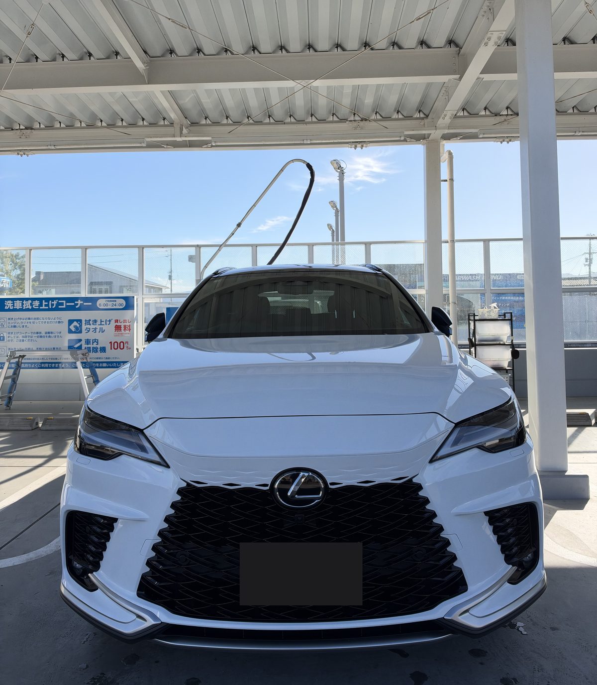 洗車後のレクサスRX350 正面